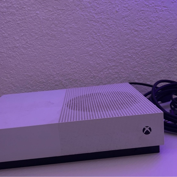 Xbox one hdmi cord and controller